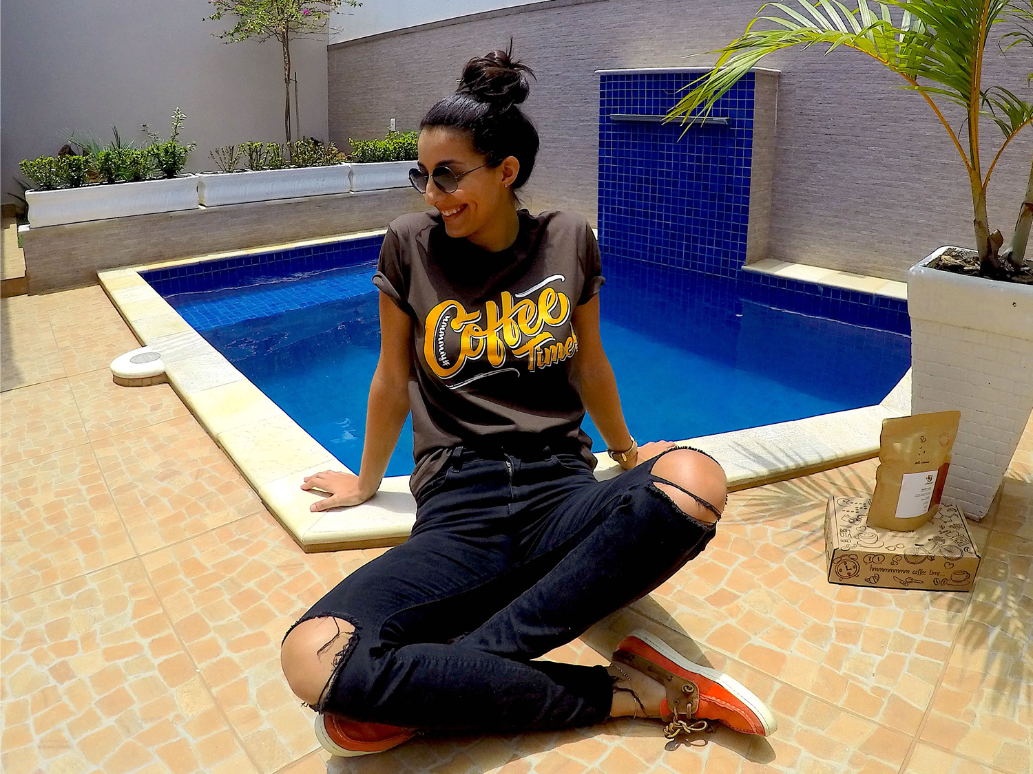 Camiseta marrom mulher
